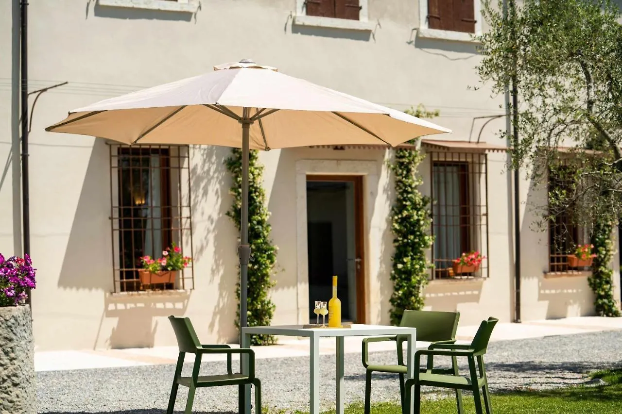 Palazzo Trevignane Appartamento La Grande Cucina San Felice del Benaco Italia