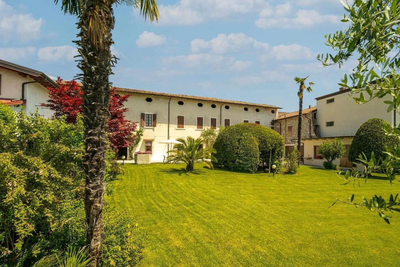 Palazzo Trevignane Appartamento La Grande Cucina San Felice del Benaco 0*,  Italia